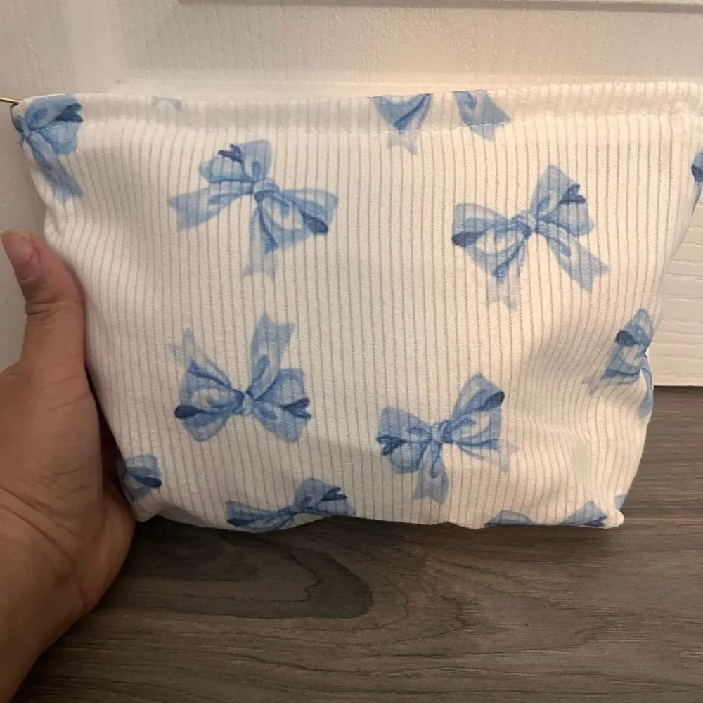 NWT cute bow cosmetics bag
